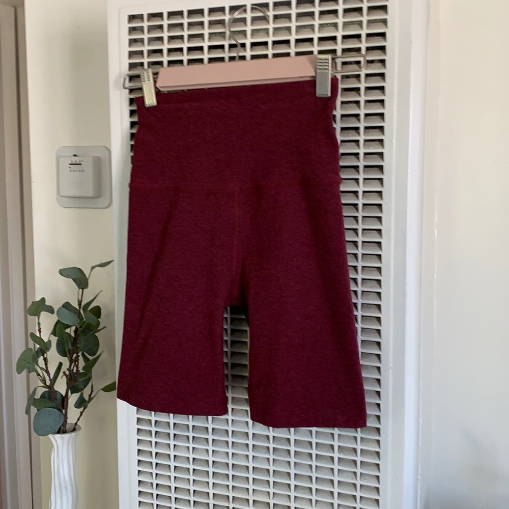 Beyond Yoga spacedye burgundy biker shorts